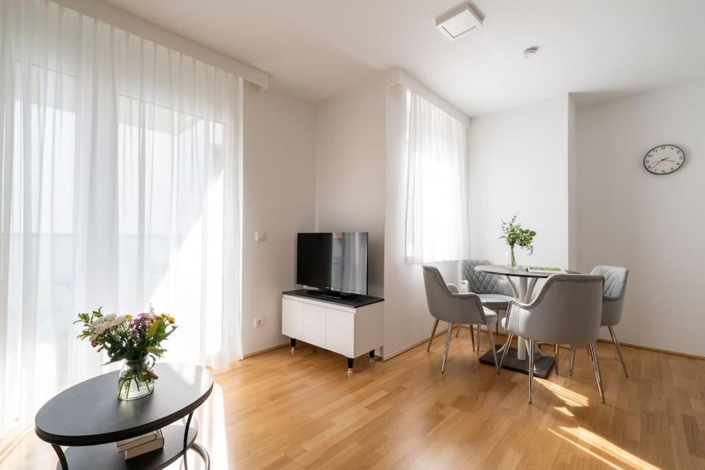 Sunny 1Br Home With Balcony By Hm Wien Eksteriør billede