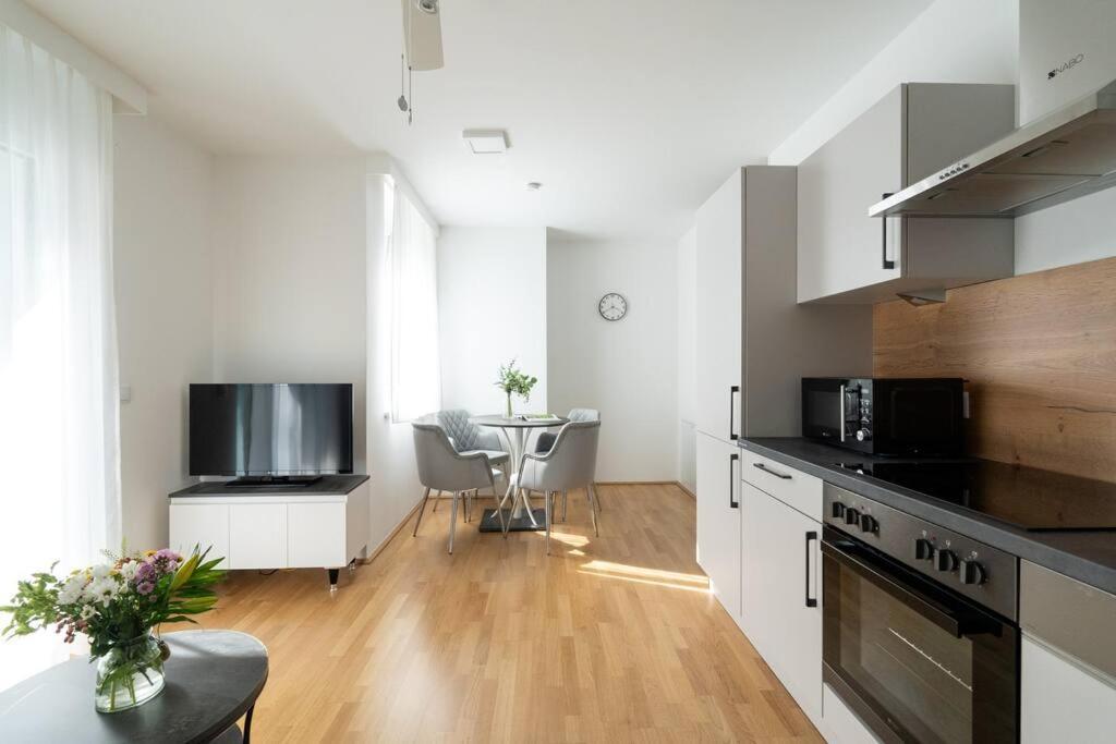Sunny 1Br Home With Balcony By Hm Wien Eksteriør billede