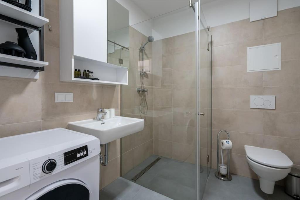 Sunny 1Br Home With Balcony By Hm Wien Eksteriør billede